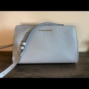 Large Micheal Kors Jet Set travel crossbody clutch